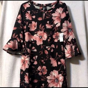 Roz & Ali Large Floral Dress w Bell Sleeves